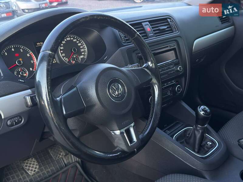 Седан Volkswagen Jetta 2012 в Харькове