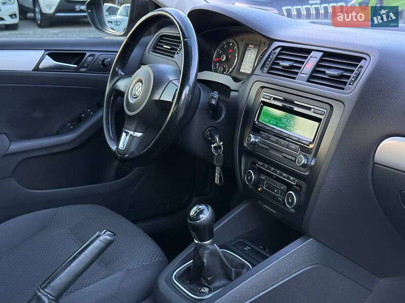 Седан Volkswagen Jetta 2012 в Харькове
