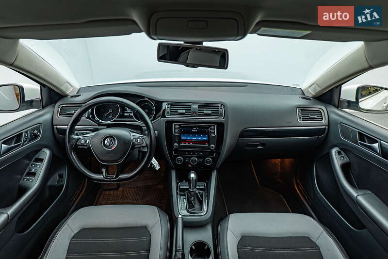 Седан Volkswagen Jetta 2016 в Киеве