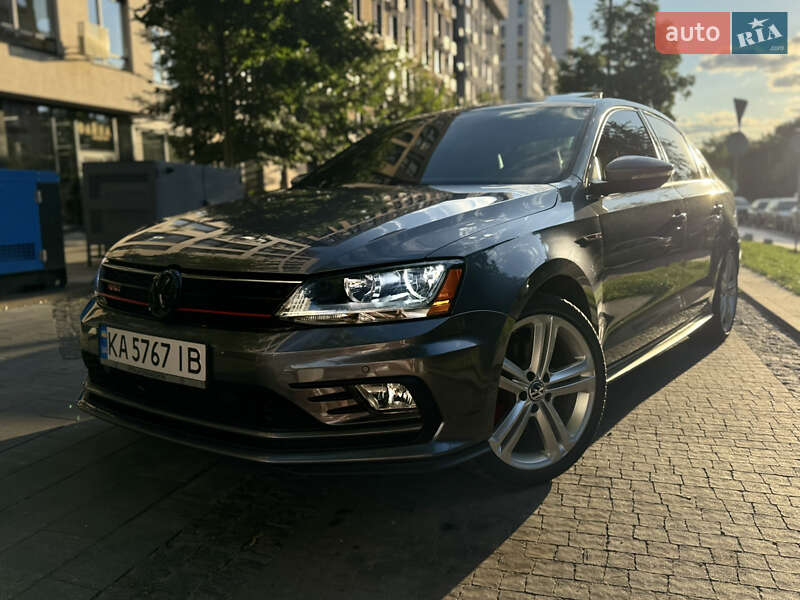 Седан Volkswagen Jetta 2017 в 