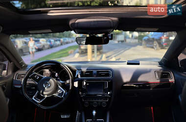 Седан Volkswagen Jetta 2017 в 