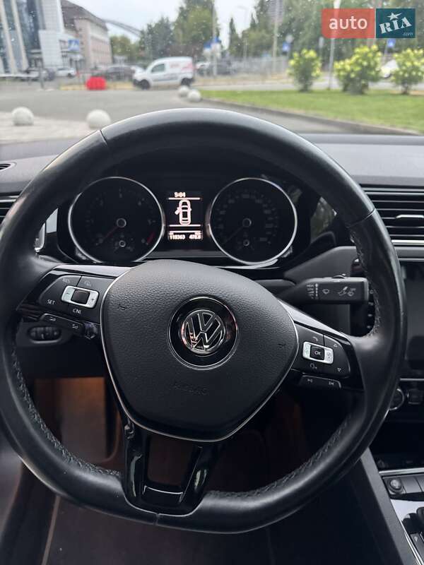 Седан Volkswagen Jetta 2016 в Киеве