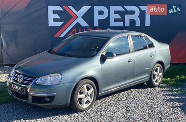 Седан Volkswagen Jetta 2009 в 