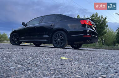 Седан Volkswagen Jetta 2012 в 