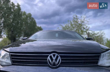 Седан Volkswagen Jetta 2012 в 