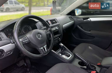 Седан Volkswagen Jetta 2012 в 