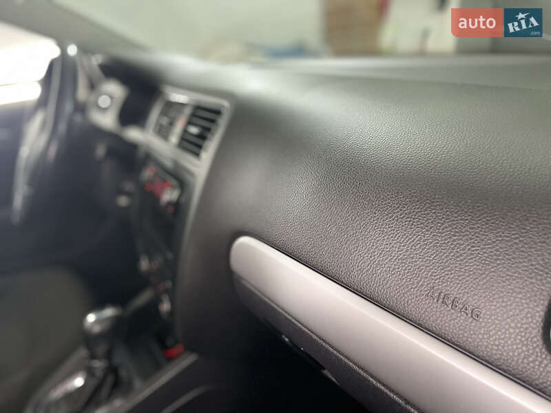 Седан Volkswagen Jetta 2012 в Николаеве