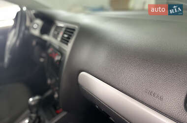 Седан Volkswagen Jetta 2012 в 