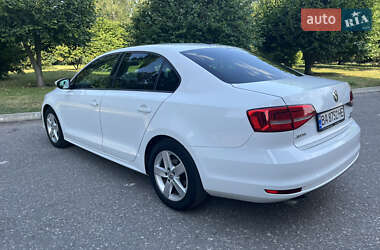 Седан Volkswagen Jetta 2014 в 