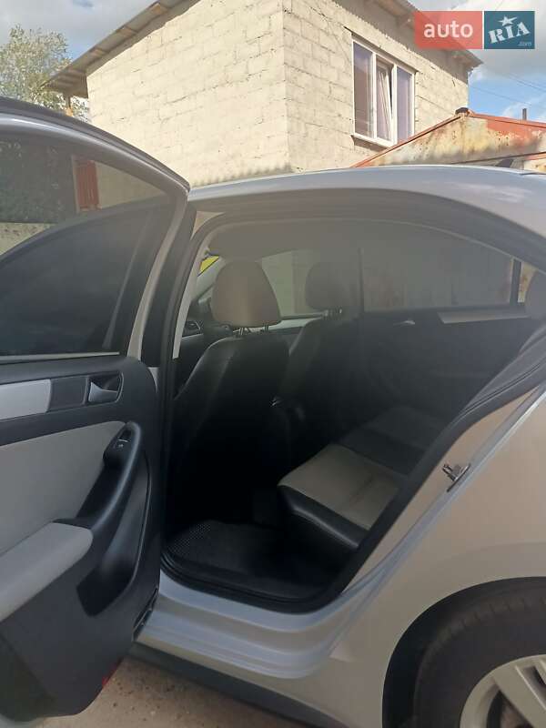 Седан Volkswagen Jetta 2013 в Сквирі