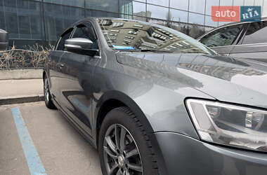 Седан Volkswagen Jetta 2012 в 