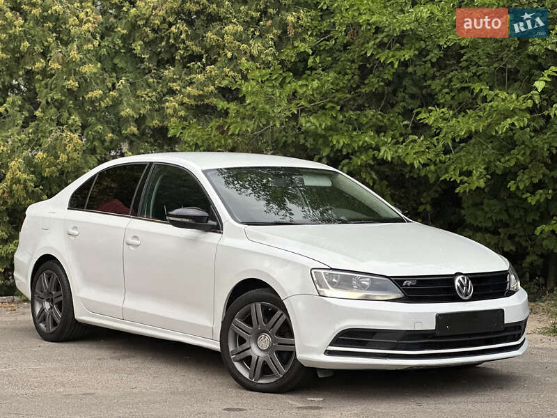 Седан Volkswagen Jetta 2016 в Києві