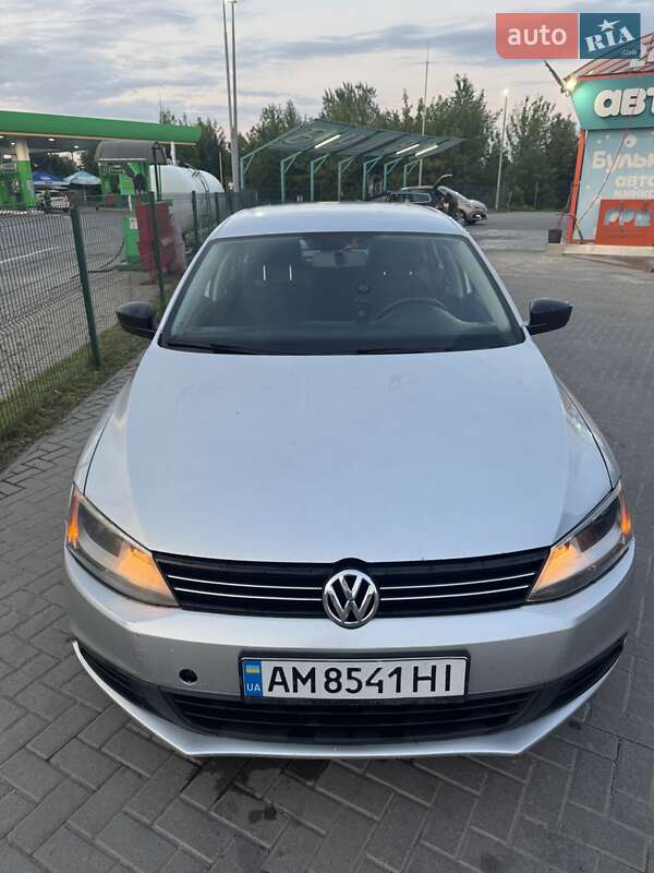 Седан Volkswagen Jetta 2013 в Житомире