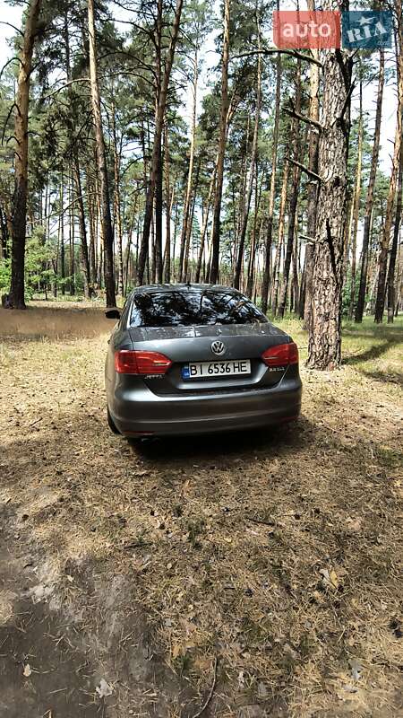 Седан Volkswagen Jetta 2012 в Полтаві