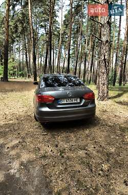 Седан Volkswagen Jetta 2012 в 