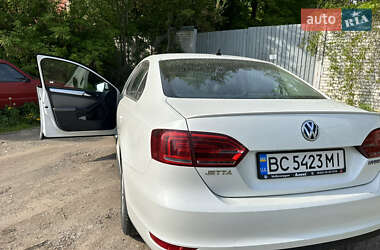 Седан Volkswagen Jetta 2013 в 