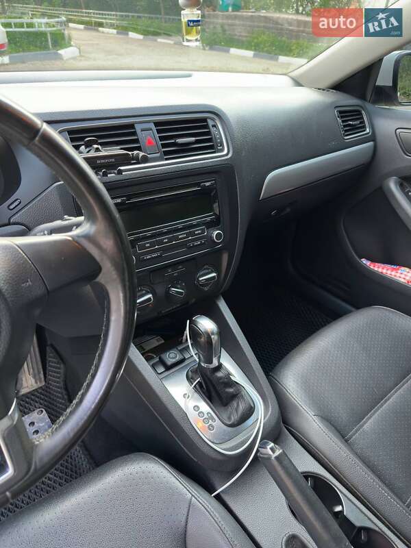 Седан Volkswagen Jetta 2013 в Харкові