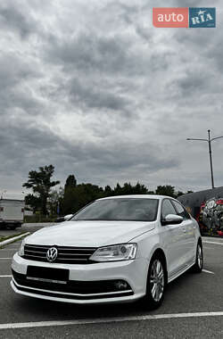 Седан Volkswagen Jetta 2016 в Киеве