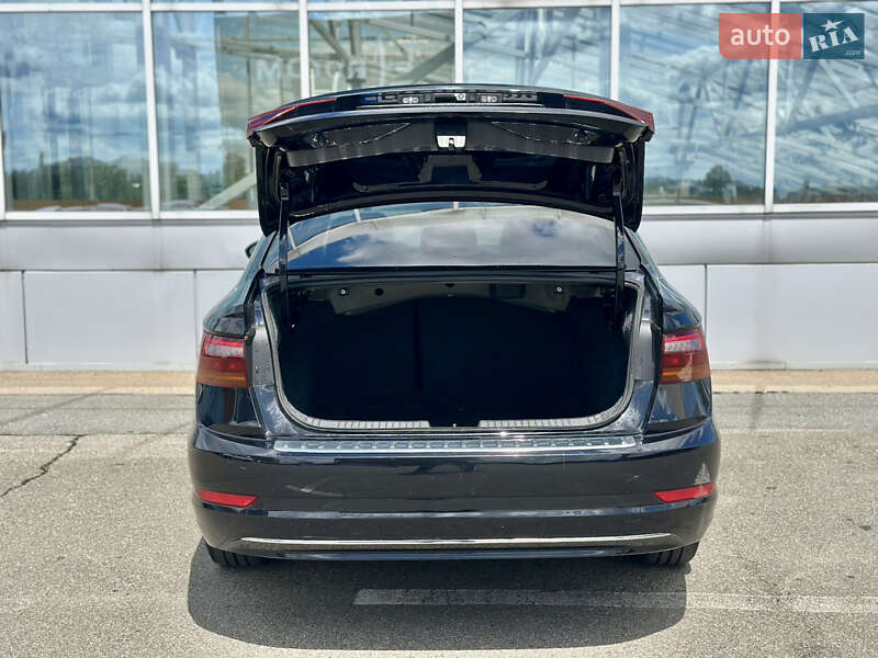 Седан Volkswagen Jetta 2019 в Києві