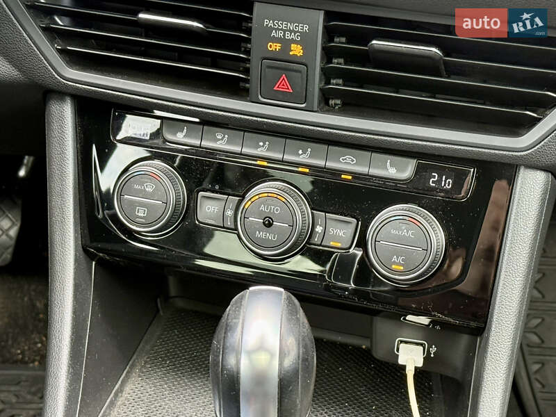 Седан Volkswagen Jetta 2019 в Києві
