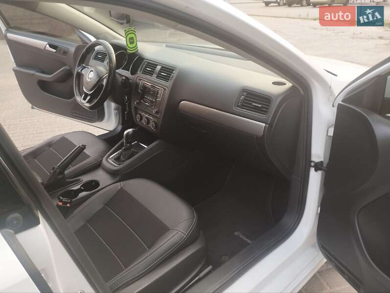 Седан Volkswagen Jetta 2016 в Запоріжжі