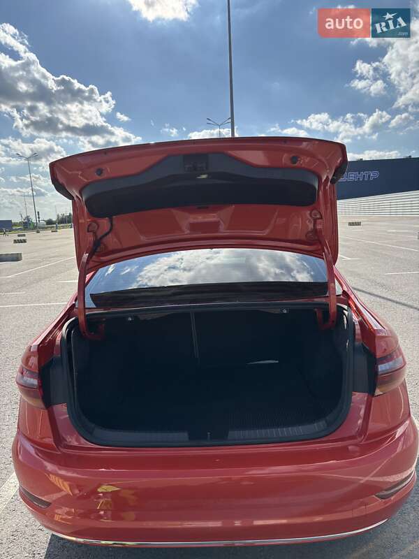 Седан Volkswagen Jetta 2019 в Львове