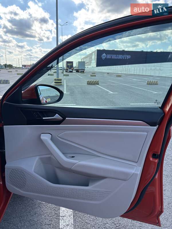 Седан Volkswagen Jetta 2019 в Львове