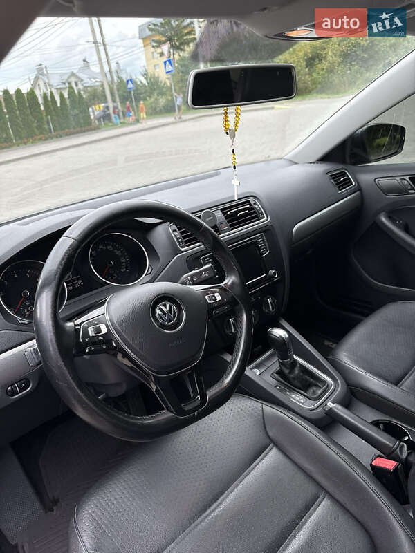 Седан Volkswagen Jetta 2017 в Львове