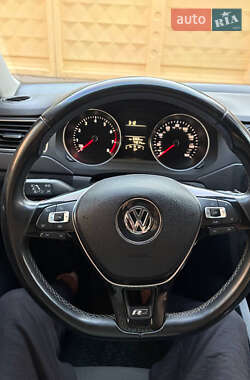 Седан Volkswagen Jetta 2015 в 