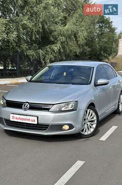 Седан Volkswagen Jetta 2013 в 