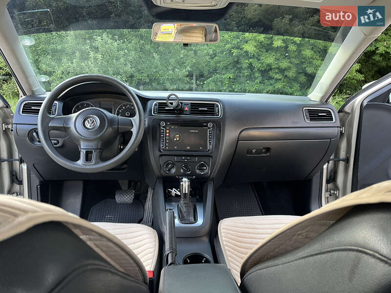 Седан Volkswagen Jetta 2014 в Тетієві