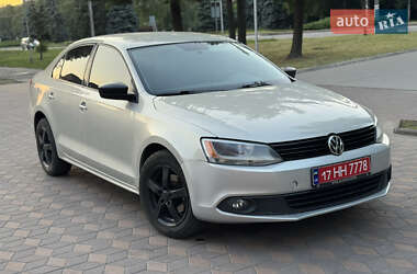 Седан Volkswagen Jetta 2011 в 