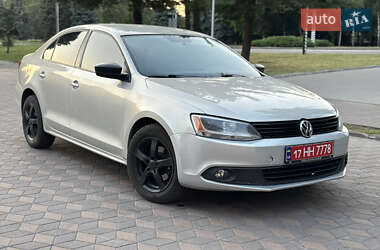 Седан Volkswagen Jetta 2011 в 