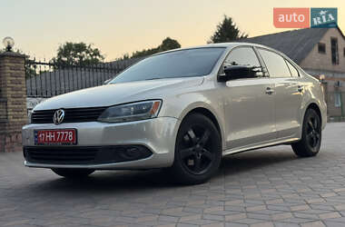 Седан Volkswagen Jetta 2011 в 