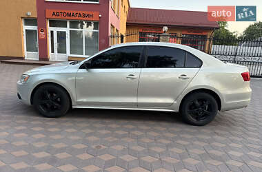 Седан Volkswagen Jetta 2011 в 