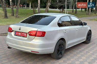 Седан Volkswagen Jetta 2011 в 