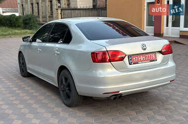 Седан Volkswagen Jetta 2011 в 