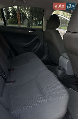 Седан Volkswagen Jetta 2011 в 