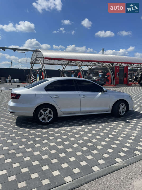 Седан Volkswagen Jetta 2016 в Полтаві