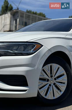 Седан Volkswagen Jetta 2019 в Киеве