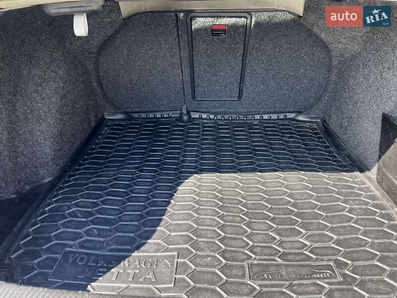 Седан Volkswagen Jetta 2008 в Тернополі