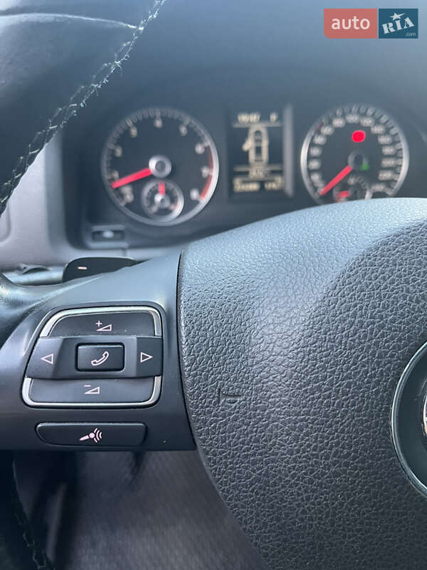 Седан Volkswagen Jetta 2010 в Рівному