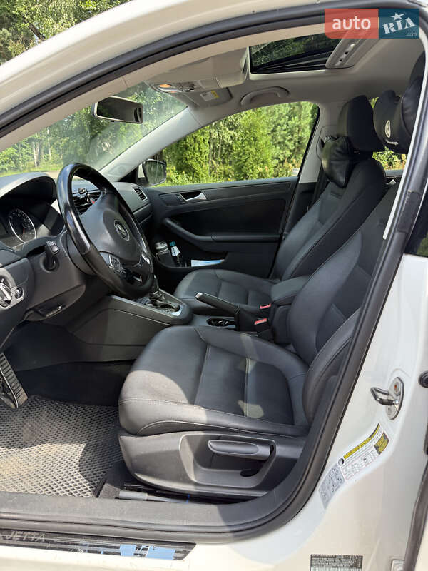 Седан Volkswagen Jetta 2012 в Корюківці