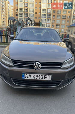 Седан Volkswagen Jetta 2013 в Києві