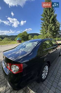 Седан Volkswagen Jetta 2010 в 