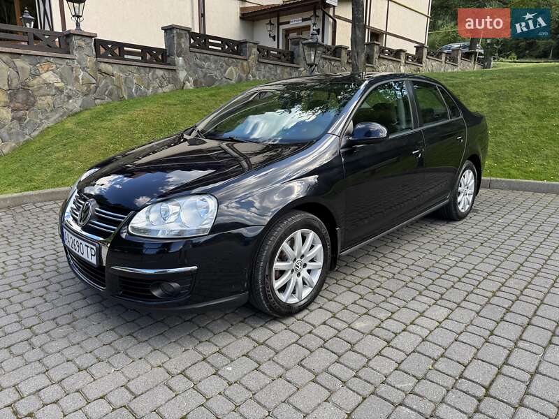 Седан Volkswagen Jetta 2010 в 