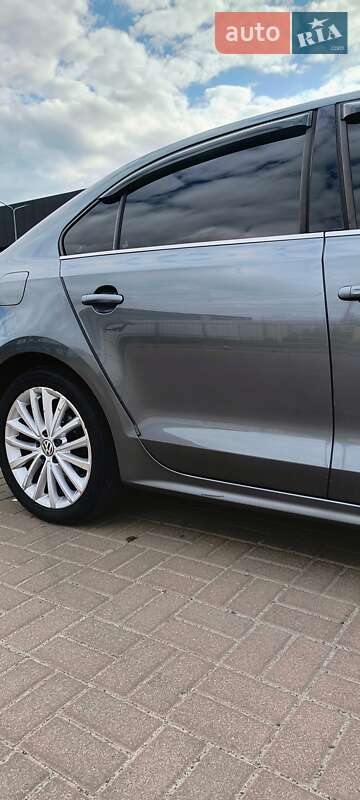 Седан Volkswagen Jetta 2012 в Полтаві