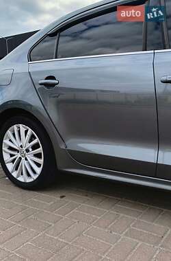 Седан Volkswagen Jetta 2012 в 