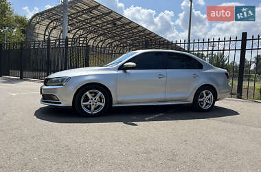 Седан Volkswagen Jetta 2016 в 