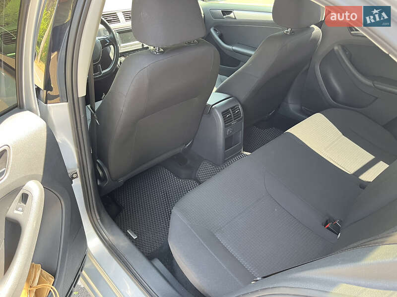 Седан Volkswagen Jetta 2016 в Кривому Розі